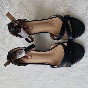 Women's Black Wedge Sandals Dress shoes, 8.5 NEW